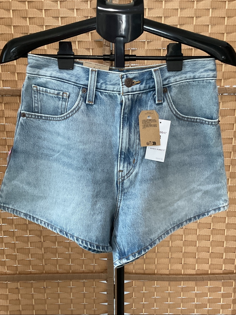 Levi's High-Waisted Mom Shorts - Size 28